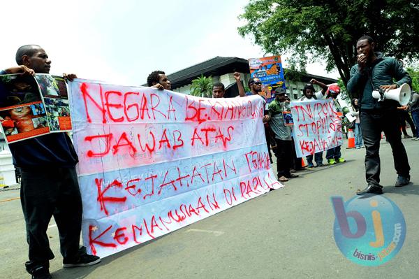  FOTO: Mahasiswa Papua Minta Pemerintah Tarik Aparat TNI Polri di Papua