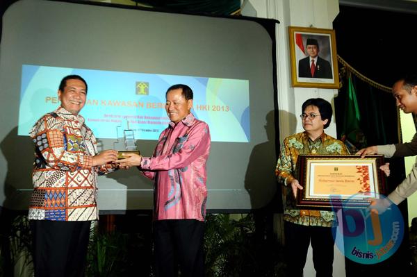  FOTO: Jabar Dapat Penghargaan Provinsi Peduli HKI dari Kemenkumham