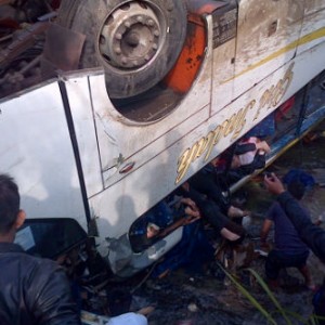  Bus Terjun ke Jurang, 23 Penumpang Tewas 