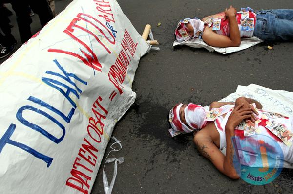  FOTO: ODHA Protes Penolakan Perjanjian WTO