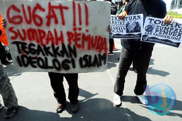  FOTO: Mahasiswa Demo di Gedung Sate Tolak Sumpah Pemuda