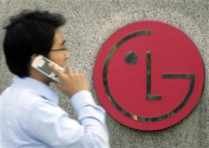  LG Rilis Ponsel Layar Melengkung