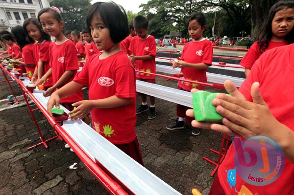  FOTO: Ratusan Siswa SD Ikuti Peringatan Hari Cuci Tangan Pakai Sabun