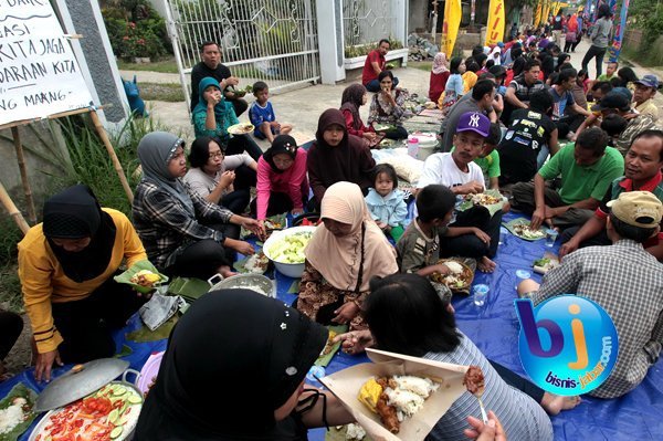  FOTO: Ribuan Warga Parunghalang Syukuran Perbaikan Jalan