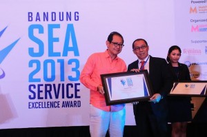  Taxi Max Cipaganti Raih Penghargaan BSEA 2013