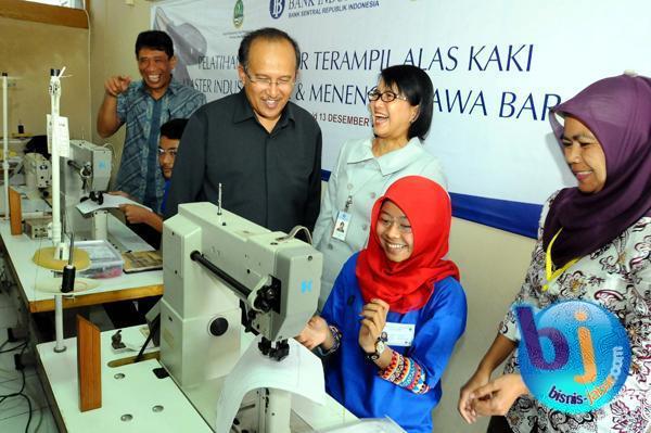  FOTO: IKM Sepatu Cibaduyut Dapatkan Pelatihan