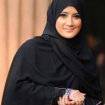  Begini Kiat-kiat Tegar Istri Uje Setelah Ditinggal Suami
