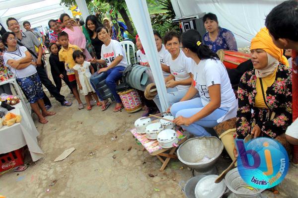  FOTO: Musik Dapur Ibu-ibu Ramaikan Kampung Kreatif Cicukang Bandung