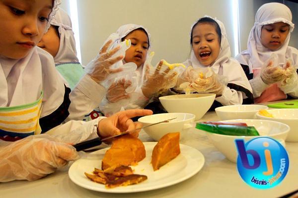  FOTO: Gali Potensi Diri, Siswa Darul Hikam Ikuti Cooking Class