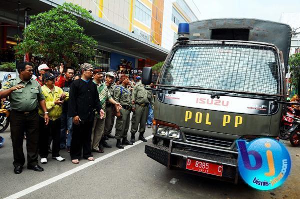  FOTO: Ridwan Kamil Berangkatkan Ratusan PKL Kepatihan ke Gedebage 