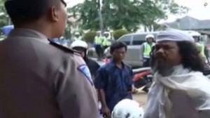  Pria Bersorban yang Memarahi Polisi Karawang Jadi Tersangka