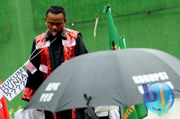  FOTO: Sidang Vonis Hakim Setyabudi Diwarnai Aksi Unjuk Rasa