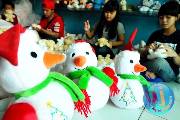  FOTO: Jelang Natal dan Liburan Sekolah, Permintaan Boneka Meningkat 30%
