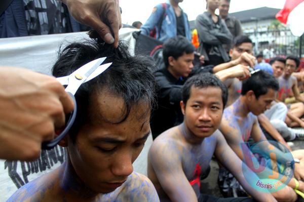  FOTO: Atut Tersangka, Mahasiswa Asal Banten Gelar Syukuran