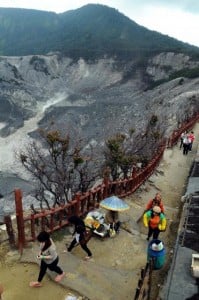  7.000 Wisatawan Padati Tangkubanparahu