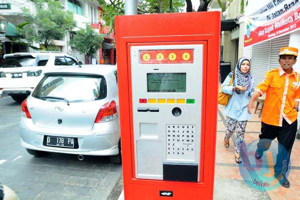  FOTO: Bandung Terapkan Sistem Parkir Prabayar