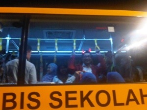 Bus Sekolah Gratis Ikut Nampang di Car Free Night Dago