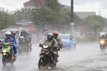  Info Cuaca Jabodetabek: Hujan Merata Sore Hari