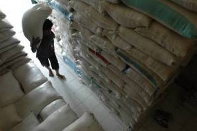  Bulog Cirebon Bidik Stok Beras 132.000 Ton