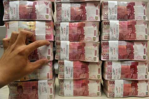  Rupiah Ditutup Melemah 0,16% ke Rp12.180/US$