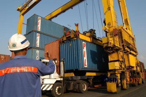  Arus Peti Kemas di Banjarmasin 428.552 Teus