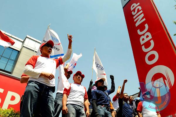  Bank OCBC NISP Cabang Bandung Didemo Karyawan