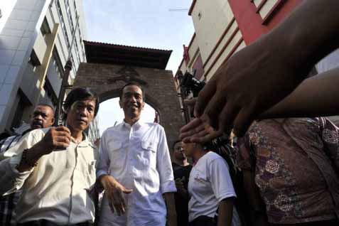  Jokowi Sidak Puskesmas Jatinegara, Tetap Pakai KJS