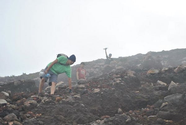  Mendaki Gunung Slamet Yang Penuh Mitos Menyeramkan