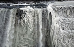  Cuaca Ekstrem: Air Terjun Niagara Membeku