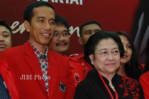  Dapat Potongan Tumpeng di Ultah PDIP, Jokowi Cium Tangan Megawati