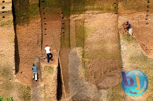  FOTO: Tambang Pasir Cihanjuang Picu Kerusakan Ekosistem