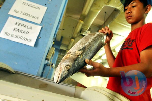  FOTO: Cuaca Buruk, Pasokan Ikan Laut ke PIH Gedebage Turun 50%