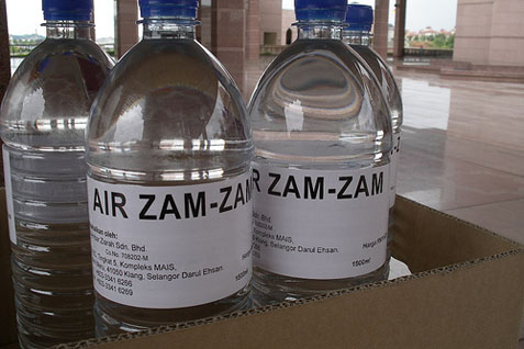  Polda Jateng Gerebek 2 Pabrik Air Zamzam Palsu