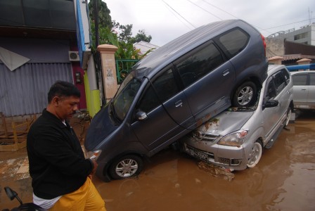  Banjir Manado, Pemprov Siapkan 20 Ton Beras dan Obat-Obatan