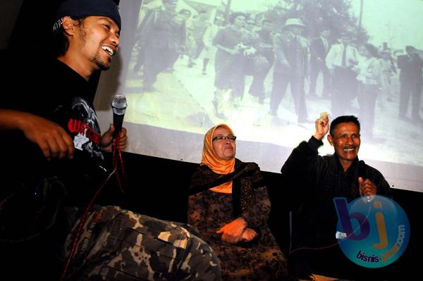  FOTO: Inen Rusnan, Fotografer KAA, Berbagi Cerita di Pameran Foto Kilas Balik Jabar
