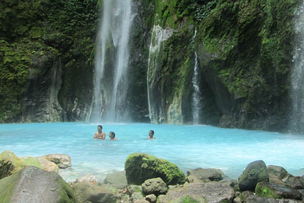  Wisatawan Indonesia Suka Narsis di Jejaring Sosial Saat Liburan