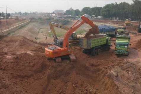  Perbaikan Tanggul Kanal Banjir Barat Segera Rampung