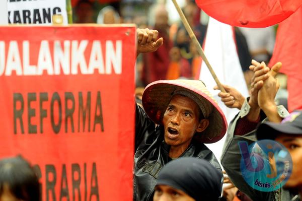  FOTO: Ribuan Petani Indramayu Kepung PN Bandung