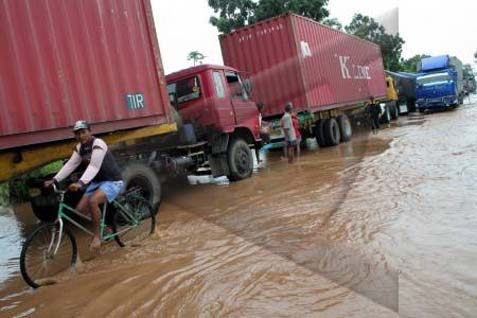  Banjir Pantura Jabar, Pengusaha Transportasi Rugi Rp15 Miliar/Hari