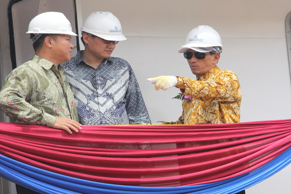  Indo Straits Operasional Kapal Crane Barge Buatan Balikpapan