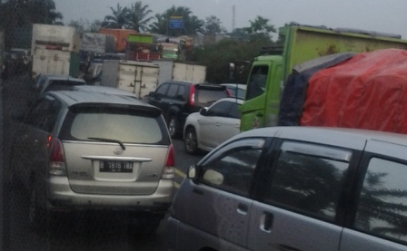 Tol Cipularang Amblas, Jakarta-Bandung Ditempuh Hingga 8 Jam