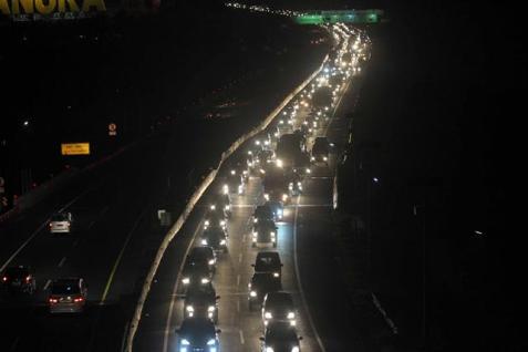  Tol Cipularang Amblas, Hingga Saat Ini Macet Total dari Tol Cikampek