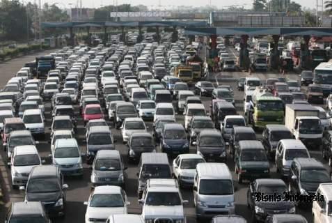  Jalan Amblas, Lalu Lintas Gerbang Tol Cikampek Macet