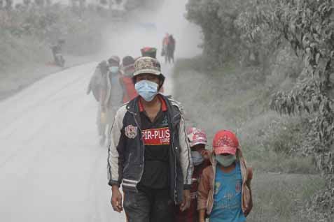  Erupsi Gunung Sinabung, BNPB Mulai Salurkan Bantuan