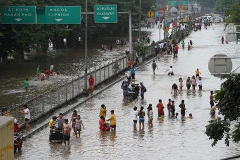  BPJS Ketenagakerjaan Salurkan Ikan Asin Untuk Korban Banjir