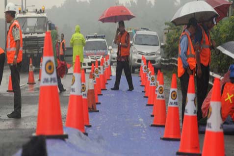  Perbaikan Lamban, Contraflow Di KM 72 Cipularang Dilanjutkan