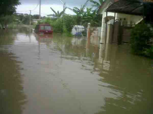  Kawasan Perumahan di Tangerang Nyaris Terendam Banjir