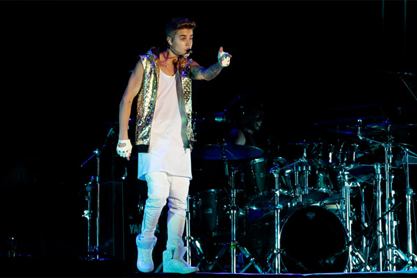  Waduh! Ribuan Warga AS Tandatangani Petisi untuk Usir Justin Bieber