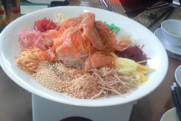  Salad Yee Sang, Simbol Kemakmuran Sambut Tahun Kuda