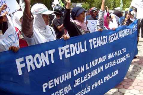  Tuntut Keadilan Erwiana, Buruh Migran Demo Istana